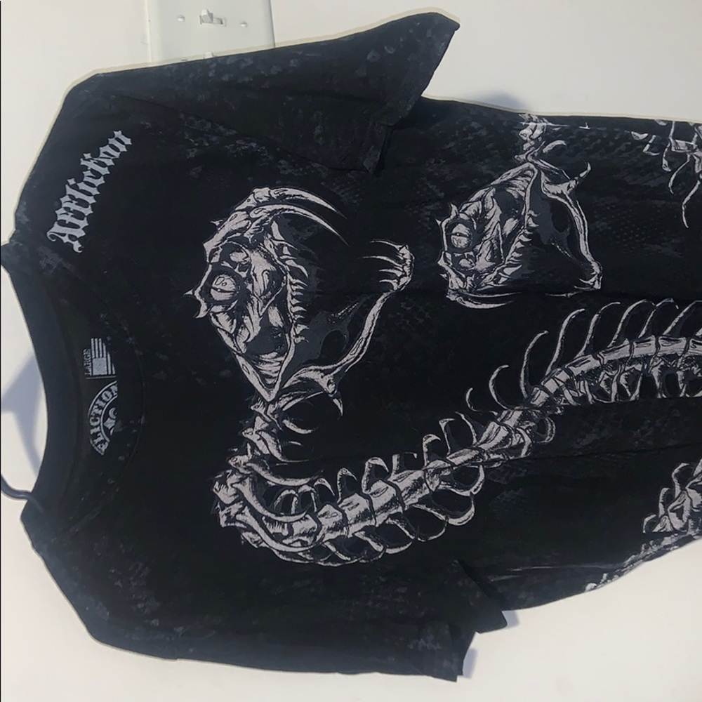 Affliction snake tee size large
